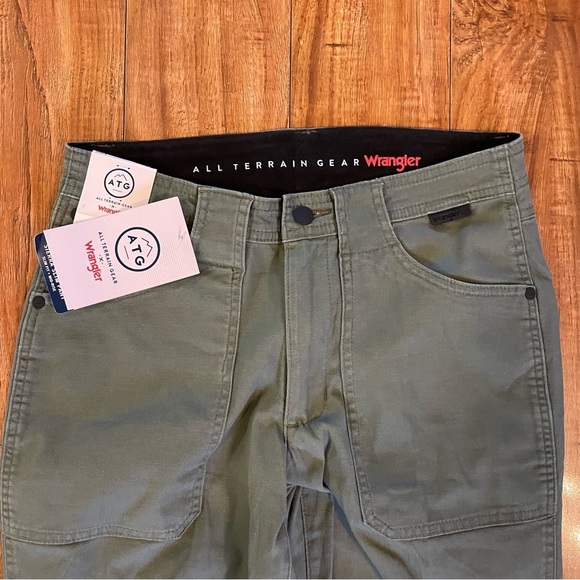 WRANGLER Women’s All Terrain Gear ATG Sierra Slim Pant Green Size 8 NWT - Picture 2 of 12